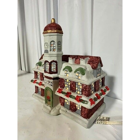 RARE Lemax Victoria Station Lighted Christmas Holiday Village House Decor - Picture 8 of 10